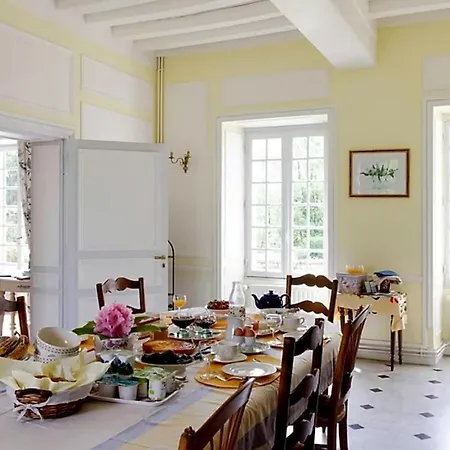 Awesome In Montreuil-sur-breche W/ Jacuzzi, Wifi And 7 Bedrooms Holiday home