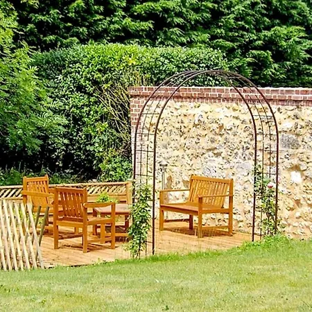 Awesome In Montreuil-sur-breche W/ Jacuzzi, Wifi And 7 Bedrooms Holiday home *